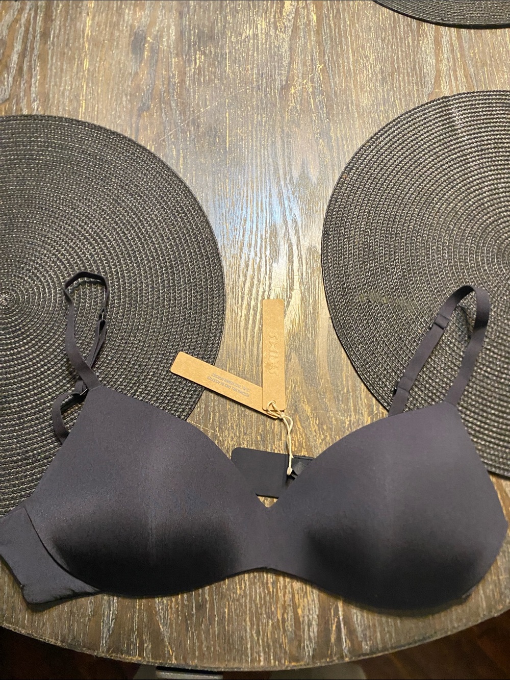 SKIMS wireless form push up Bra onyx size 34B NWT